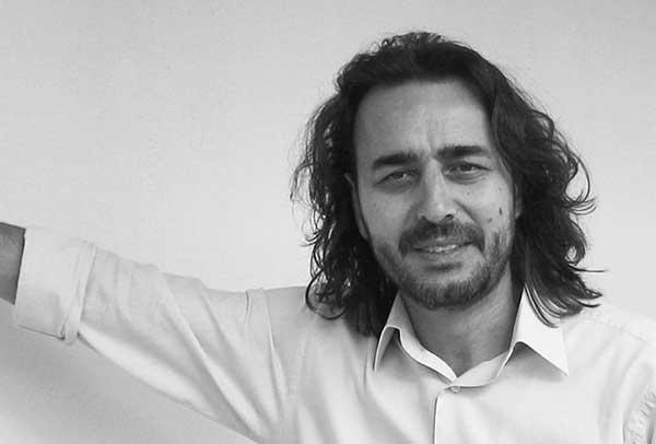 Η στιγμή που η φραστική επίθεση συναντά τη… Δημοκρατία