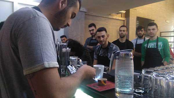 Εκκολαπτόμενοι μπαρίστες της Κοζάνης εκπαιδεύτηκαν στο sportime cafe από το ΙΕΚ Βολτέρος