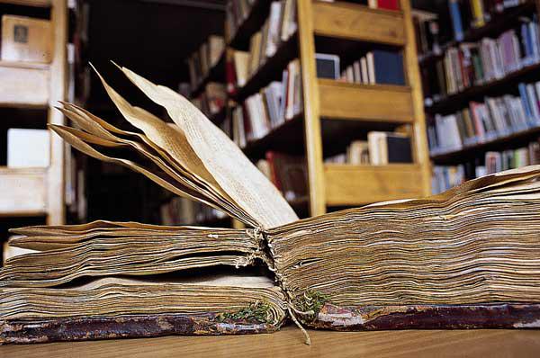 Οι πραγματικοί θησαυροί της Κοβεντάρειου Βιβλιοθήκης Κοζάνης!