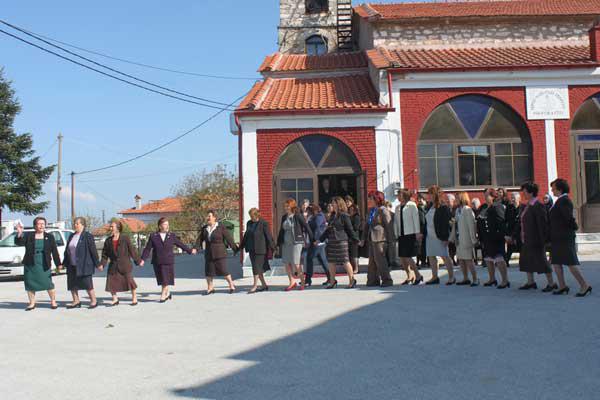 Παραδοσιακοί χοροί των Λαζαρίνων και των Βαΐων στο Μικρόβαλτο