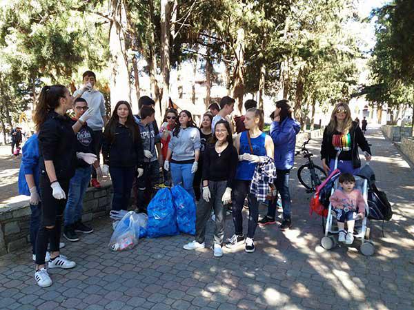 To 5o Γυμνάσιο Κοζάνης καθάρισε το αναψυκτήριο του Αγίου Δημητρίου στα πλαίσια του Let’s Do It Greece
