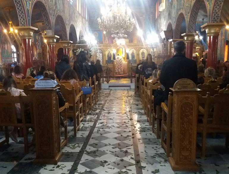 Η φωτογραφία της ημέρας: Η πρώτη Ανάσταση στον Ιερό  Ναό Αγίας Παρασκευής Κοζάνης