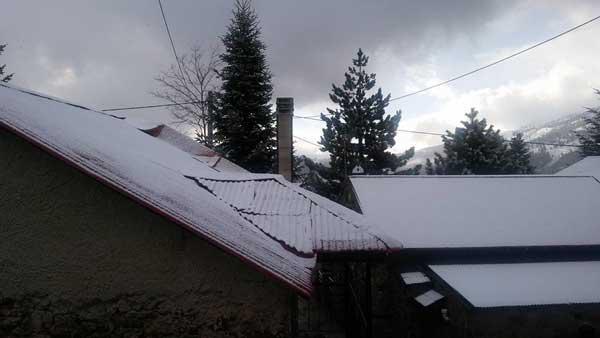 Ραγδαία πτώση της θερμοκρασίας, ισχυροί βοριάδες στο Ν. Κοζάνης-Χιόνισε στη Σαμαρίνα