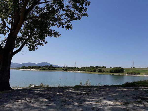 Στις όχθες της λίμνης Πολυφύτου με τους φτερωτούς φίλους και τα σκουπίδια