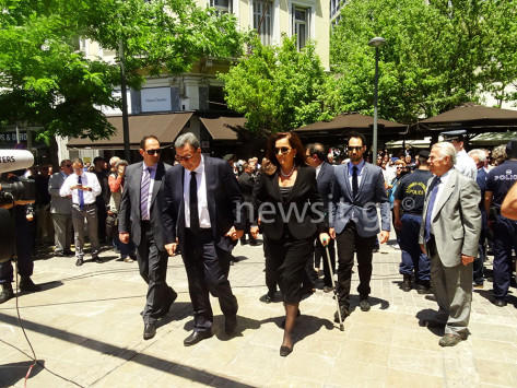 Κωνσταντίνος Μητσοτάκης: “Ντόρα, κουράγιο” φώναζε ο κόσμος – Λαοθάλασσα στη Μητρόπολη