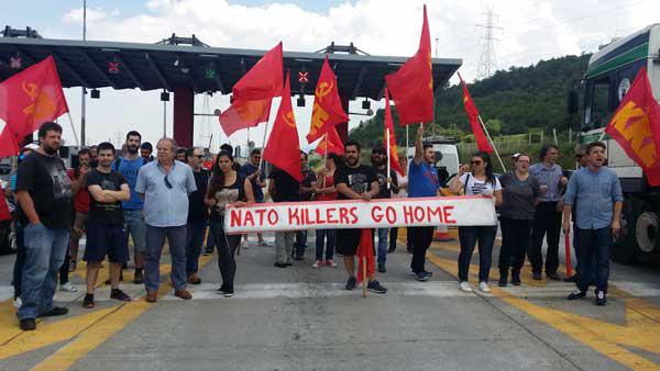 «Φραγμό» στη ΝΑΤΟϊκή δύναμη από την Αλβανία έβαλαν δυνάμεις του ΚΚΕ στα διόδια Πολυμύλου