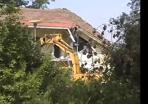Η ΔΕΗ γκρεμίζει το παλιό διοικητήριο του ΛΚΔΜ