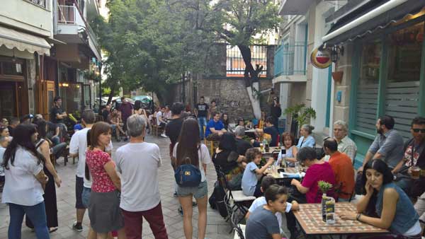 Μουσικό καραβάνι στα στενά της πόλης ταξίδεψε τους πολίτες στη γιορτή μουσικής