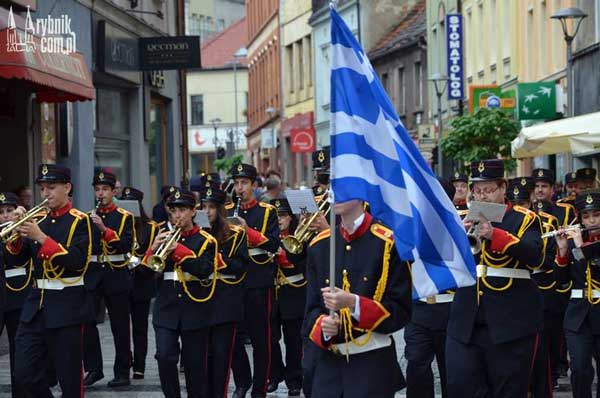 Το backstage της “χρυσής” αποστολής της ‘Πανδώρας’ στην Πολωνία