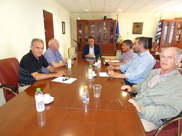 Συνάντηση περιφερειάρχη με τους Συλλόγους Πολυτέκνων