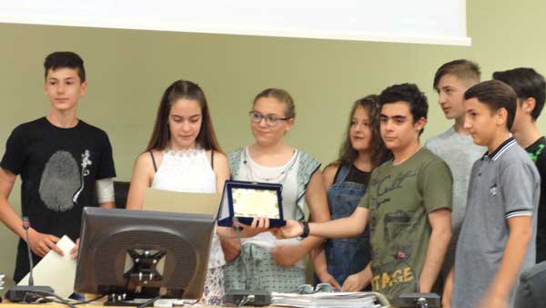 Το δημοτικό συμβούλιο Κοζάνης βράβευσε το γυμνάσιο Λευκoπηγής