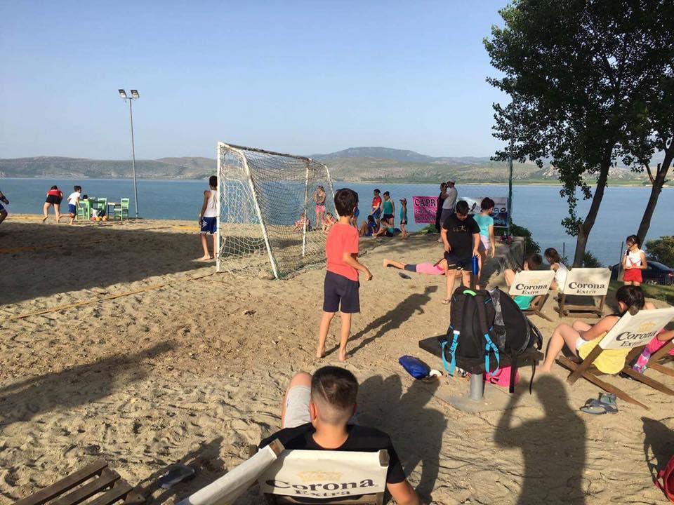 Ξεκίνησε το πανελλήνιο πρωτάθλημα beach handball στη λίμνη Βεγορίτιδα