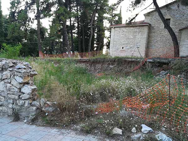 Ο Άγιος Δημήτριος Κοζάνης έμεινε σκαμμένος και εγκαταλελειμμένος