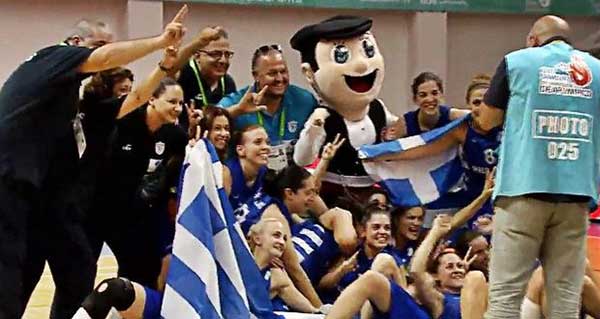 Ο γύρος του θριάμβου και οι έξαλλοι πανηγυρισμοί της Εθνικής Κωφών Γυναικών