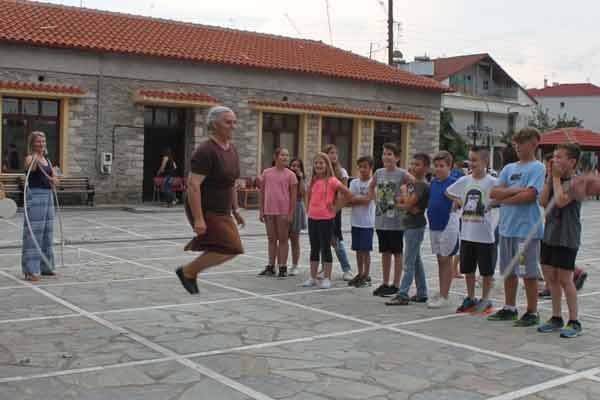 Αρχαία και παραδοσιακά παιχνίδια αναβίωσαν στο Λιβαδερό