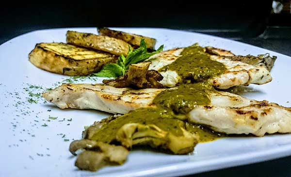 Φιλέτο κοτόπουλο με σάλτσα Chimichuri του Σεφ Γιώργου Καλογερίδη… Μια συνταγή απο τη μακρινή Αργεντινή….