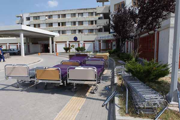 Έφτασαν στο Μποδοσάκειο οι 60 κλίνες δωρεά νοσοκομείου της Αυστρίας