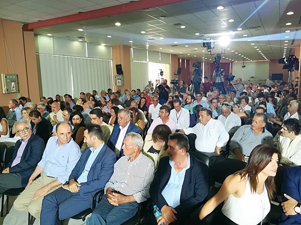 Η μάχη της…καρέκλας για την ομιλία του Πρωθυπουργού στα Κοίλα