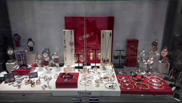 Εκπτώσεις σε επώνυμα κοσμήματα και ρολόγια LOISIR και OXETTE από το κοσμηματοπωλείο Τυροδήμος!