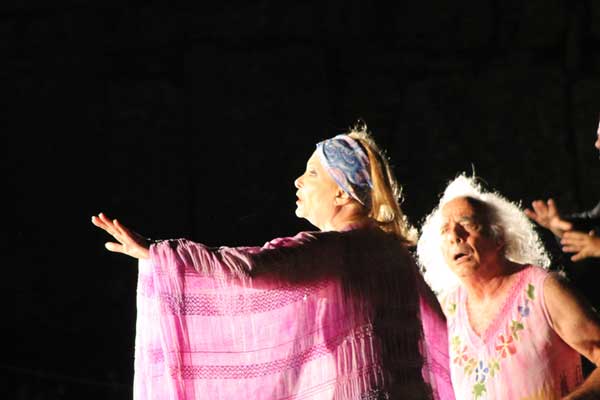 “Οι Εκκλησιάζουσες” μιλούσαν και άλλη γλώσσα…στα Γιάννενα – Απόψε στην Κοζάνη!