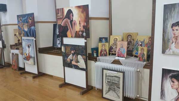 Εγκαινιάστηκε η έκθεση ζωγραφικής και καλλιτεχνίας από τοπικούς καλλιτέχνες στο ιστορικό Τραμπάντζειο Γυμνάσιο Σιάτιστας