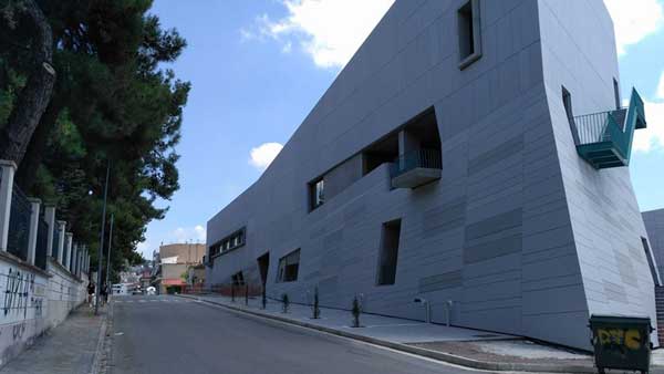 Φωταγώγηση του κτιρίου της Βιβλιοθήκης στις 22 & 23 Μαΐου – Σ’ ένδειξη συμπαράστασης προς τους πάσχοντες από την νόσο ΚΟΙΛΙΟΚΑΚΗ
