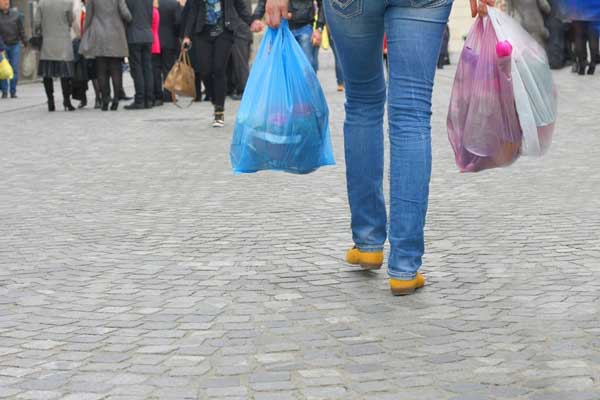 Πλαστικές σακούλες: Πόσο θα κοστίζουν στους καταναλωτές από σήμερα