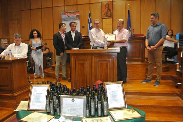 Ελαιόλαδο Ιμέρων από “χρυσάφι” – Τα βραβεία του 2017 παρουσιάστηκαν στο περιφερειακό συμβούλιο