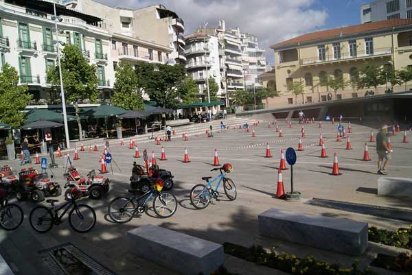 Ημέρα eco-driving και κυκλοφοριακής αγωγής στους μικρούς μαθητές στην κεντρική πλατεία Κοζάνης!