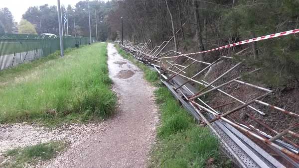 Παραμένει ενάμισι χρόνο χωρίς κερκίδες το στρατιωτικό γήπεδο! Διαμαρτύρεται ο “Μακεδονικός”