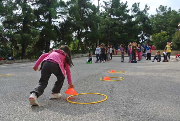 Αθλητικές δραστηριότητες στα σχολεία – Παιχνίδια στις σχολικές αυλές!