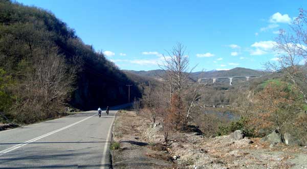Ποδηλάτες διανύουν 600 χιλιόμετρα στον οδικό άξονα της Εγνατίας οδού – Θα περάσουν και από Καστανιά