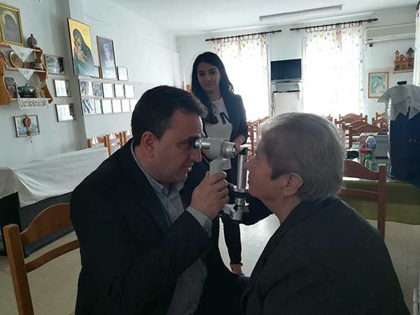 Mέτρηση σακχάρου και οφθαλμοσκόπηση σε παιδιά και ενήλικους στο ΚΑΠΗ Κοζάνης