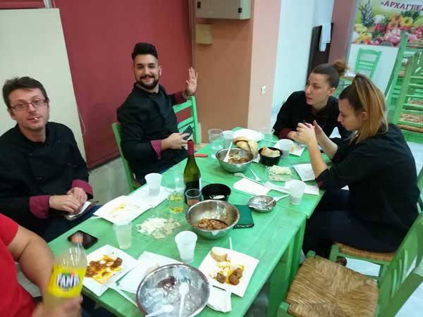 Η μαγειρική ομάδα του Εκθεσιακού Κέντρου Κοζάνης-Και οι επτά ήταν υπέροχοι