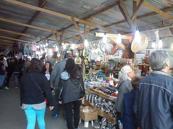 Γέμισε κιόλας με κόσμο το πανηγύρι στην Κοζάνη – Δείτε τις πρωτες φωτογραφίες