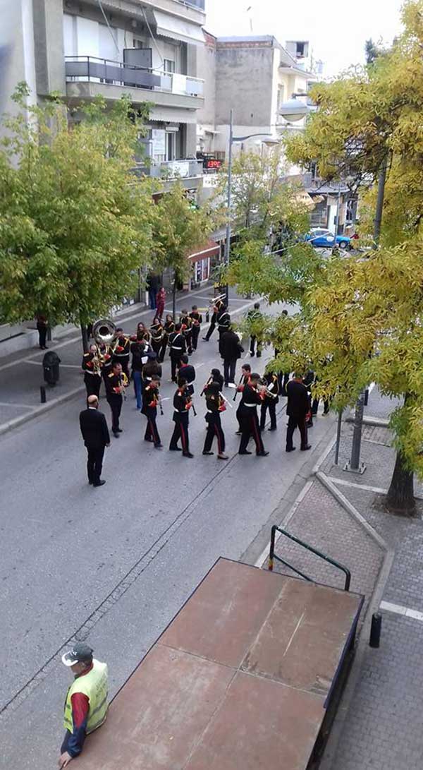 Η Πανδώρα παιανίζει στους δρόμους της Κοζάνης