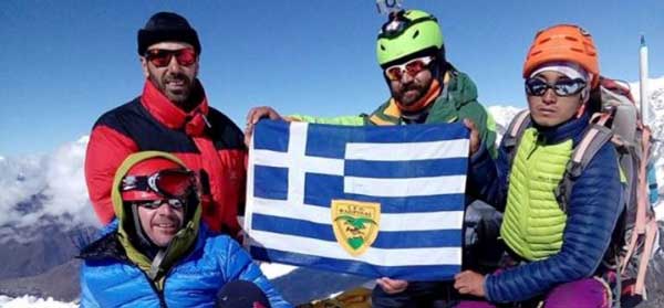 Κατάκτηση της κορυφής Island Peak του Νεπάλ από τους ορειβάτες Θόδωρο Φάτση και Κώστα Παπακοσμά
