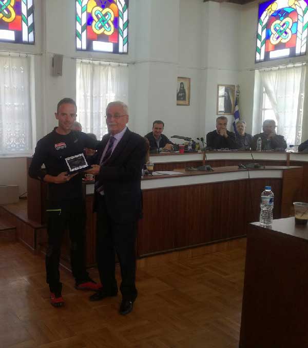 Βράβευση των Σιατιστινών αθλητών Χάρη Καλαμπούκα και Δημήτρη Σελέτη από τον Δήμαρχο Βοΐου