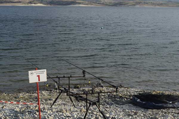 Security στη λίμνη Πολυφύτου – Οι ερασιτέχνες αλιείς αντιδρούν στον έλεγχο των μελών τους