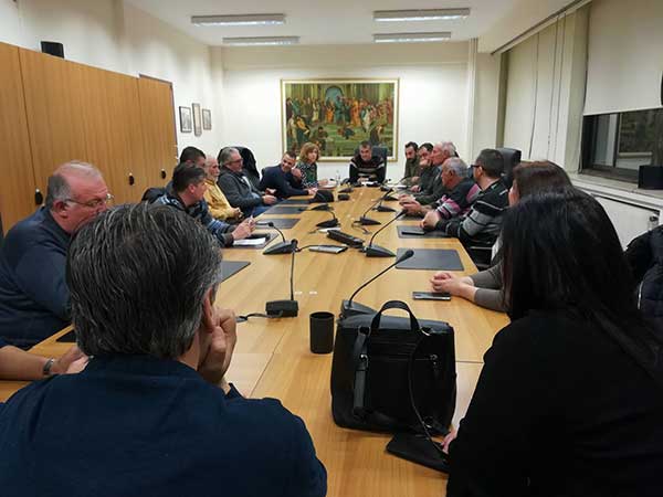 Διαφωνίες και εντάσεις στην πρώτη συνάντηση του Αντιπεριφερειάρχη με τους Φανούς