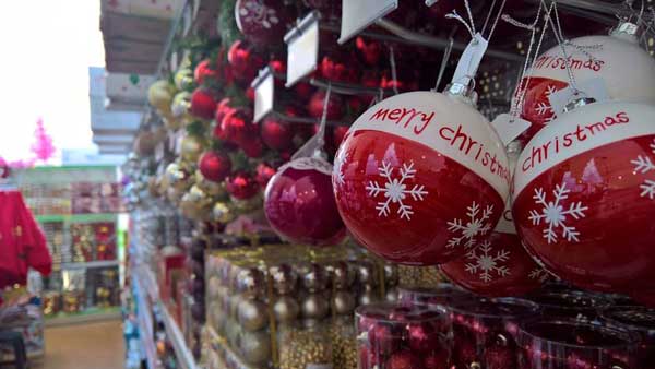 Χριστουγεννιάτικη μαγεία με δέντρα και στολίδια από το Happy Market Jumbo!