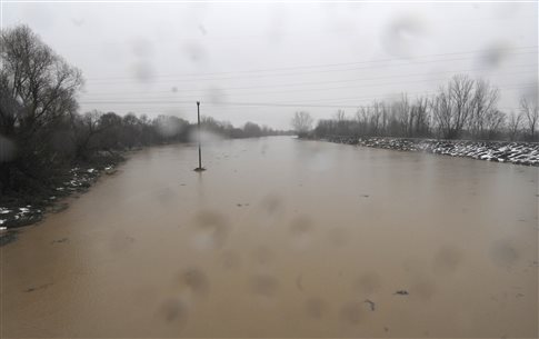 Πλημμύρες στην Πιερία – Διασώθηκαν δύο οικογένειες