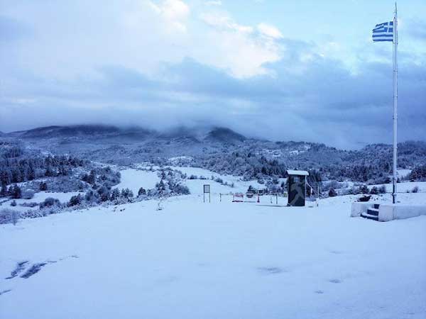 ΚΑΣΤΟΡΙΑ – Χιονίζει στις περισσότερες περιοχές της Καστοριάς (Φώτο)
