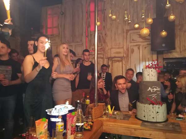 Ξέφρενο πάρτι για τα γενέθλια του club “Αποκάλυψη” που “έκλεισε” τα 29