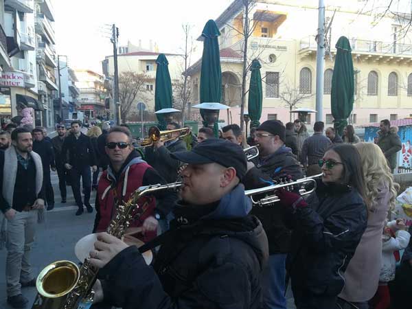 Ξεκίνησε το γλέντι του ρεβεγιόν στην Κοζάνη