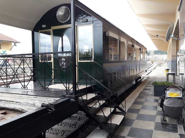 Άνοιξε το Καφέ ” Γραμμές” στον Σιδηροδρομικό Σταθμό Κοζάνης με ατμόσφαιρα από …Όριαν Εξπρές!