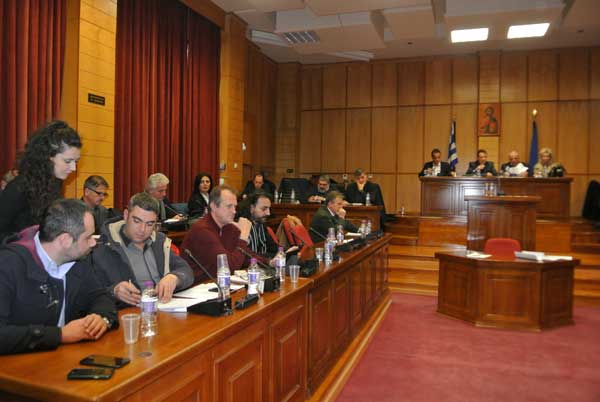 Ενημέρωση στο Περιφερειακό συμβούλιο για την επιδείνωση των ρηγμάτων στους Ανάργυρους