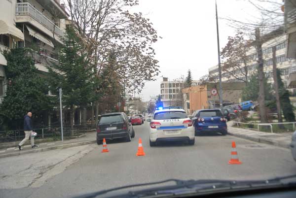 Παραμένει κλειστή η Οδός Δημοκρατίας στο ύψος του Δικαστικού Μεγάλο λόγω τηλεφωνήματος για βόμβα