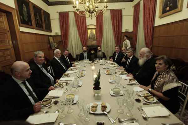 Δείπνο Ιερώνυμου στους περιφερειάρχες για επέκταση των συνεργασιών – Απουσίαζε ο Θεόδωρος Καρυπίδης