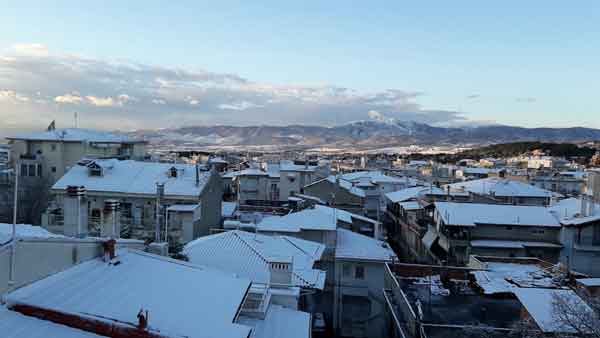 Ξεκίνησε χιονόπτωση στην πόλη της Κοζάνης